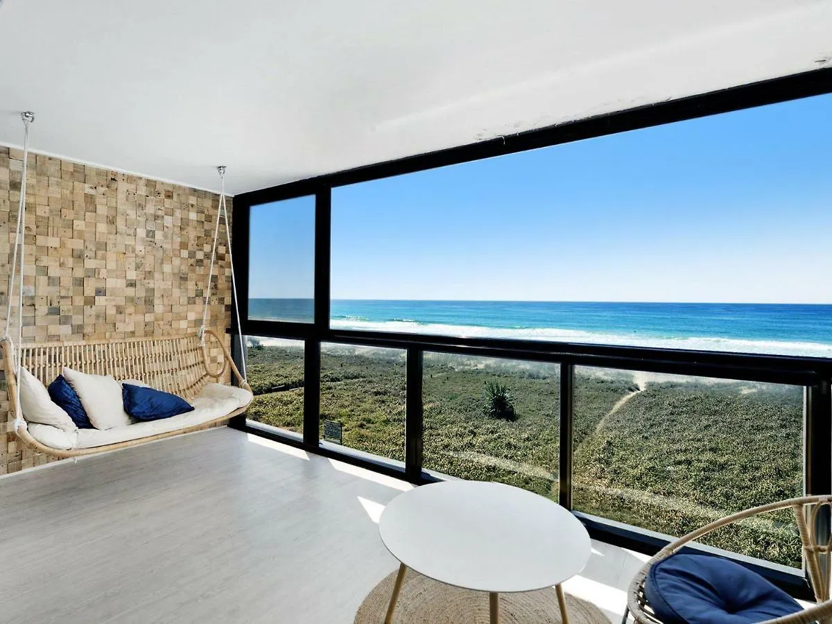 Surfers Paradise Absolute Beachfront Apartment